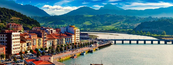 Puerto Con Barcos Casas Ribadesella Pueblo Pesquero Asturias España —  Fotos de Stock