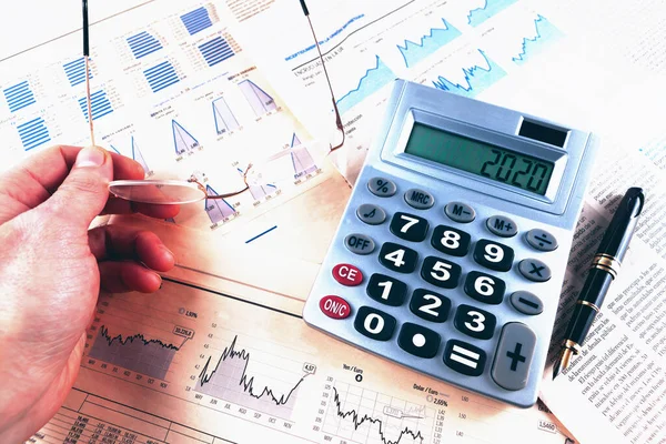 Finanza Business Concept Pen Calcolatrice Grafici Grafici Contesto Bancario Finanziario — Foto Stock