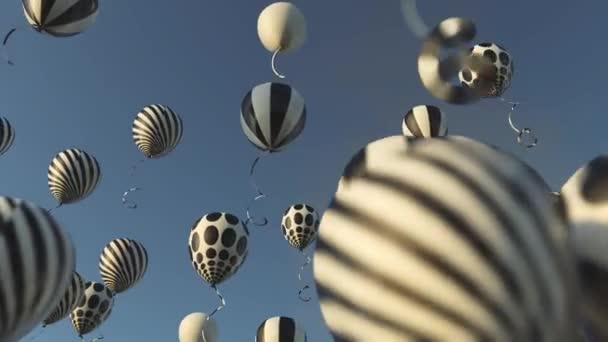 楽しいパーティーやお祝い 幻想的な屋外と風船を背景にしたカラフルな風船日没の空を飛ぶカラフルな風船 — ストック動画