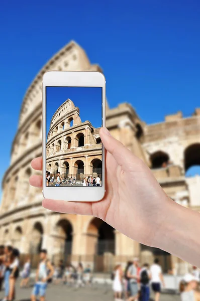 イタリア ローマのコロシアムの写真を撮る — ストック写真