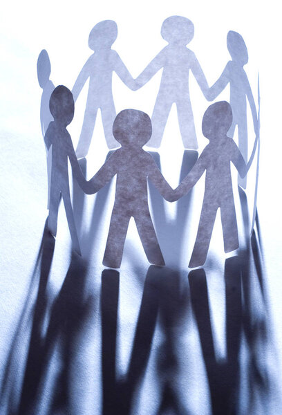 Бумажная команда объединила концепцию партнерства
