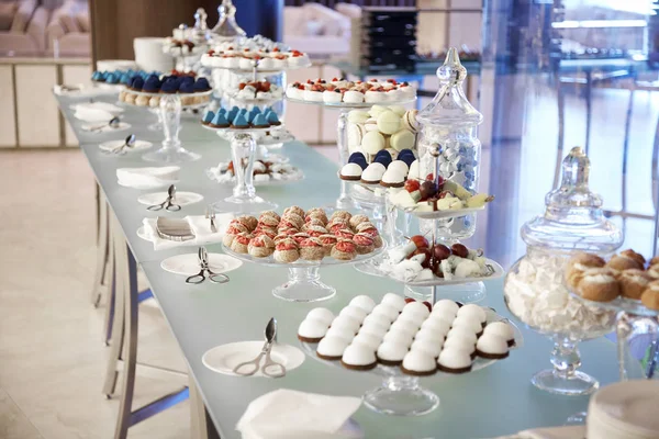 Buffet Cupcakes Süßigkeiten — Stockfoto