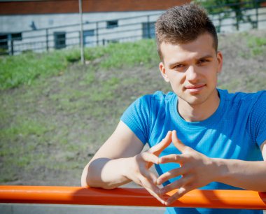 Sporcu eğitimi alıyor.