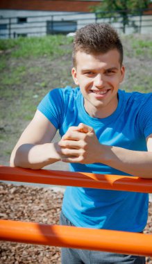 Sporcu eğitimi alıyor.