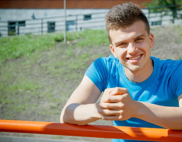 Sporcu eğitimi alıyor.