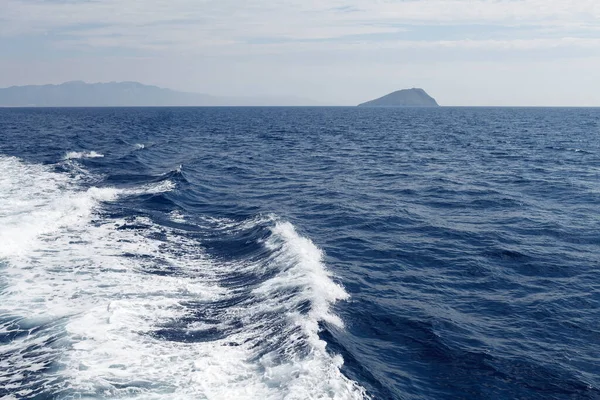 Pohled Plachetnici Vodou Stříkající Egejské Moře — Stock fotografie
