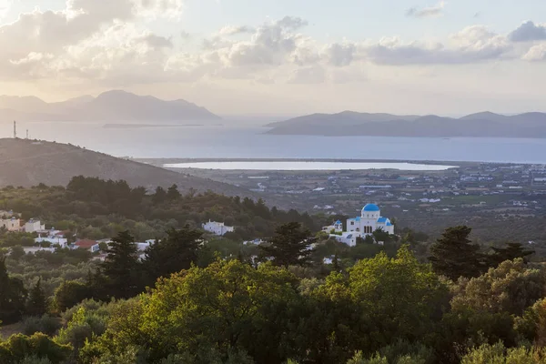 Kyrkan Kos Island Vid Solnedgången Till Det Omgivande Ölandskapet Grekland — Stockfoto