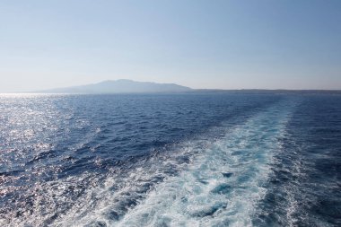 Deniz manzaralı ve Yunanistan 'ın Kalimnos adası yakınlarındaki ada