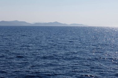 Kalimnos adası yakınlarındaki Ege Denizi üzerindeki hava manzarası. Yunanistan