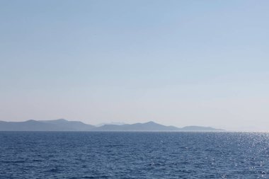 Kalimnos adası yakınlarındaki Ege Denizi üzerindeki hava manzarası. Yunanistan