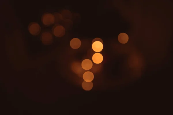 Bokeh Dourado Fundo Marrom Escuro Iluminando Época Natal — Fotografia de Stock