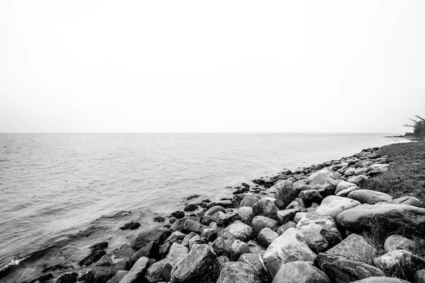 Rocks Seashore Black White Photo Fall — Stock Photo, Image