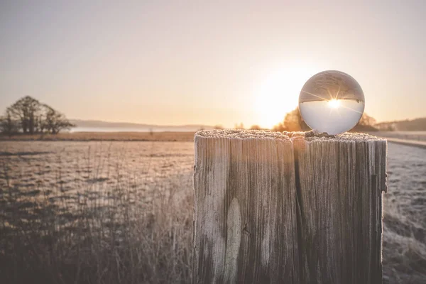 Nascer Sol Inverno Com Sol Uma Esfera Vidro Uma Manhã — Fotografia de Stock