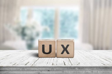 Mavi renkli parlak bir oda bir tabloda oturum UX geliştirme