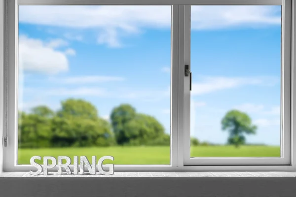 Décor Printemps Dans Rebord Fenêtre Avec Vue Sur Jardin Vert — Photo