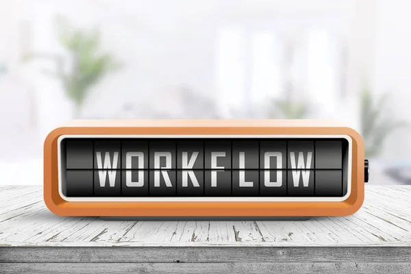 Mensagem de alarme de fluxo de trabalho em uma mesa de madeira — Fotografia de Stock