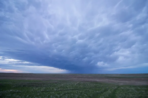 Mammatuswolken Ziehen Über Den Himmel Als Ein Gewitter Über Die — Stockfoto