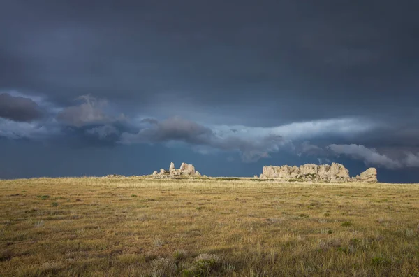 Dark Stormy Sky Rocky Ridge Prairie — Stock Photo, Image