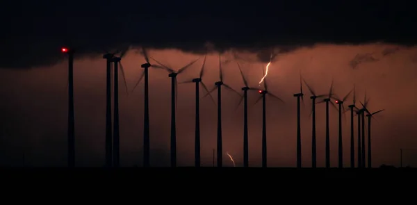 Silhouette Spinning Wind Turbines Backlit Bolt Lightning Thunderstorm Night — Stock Photo, Image