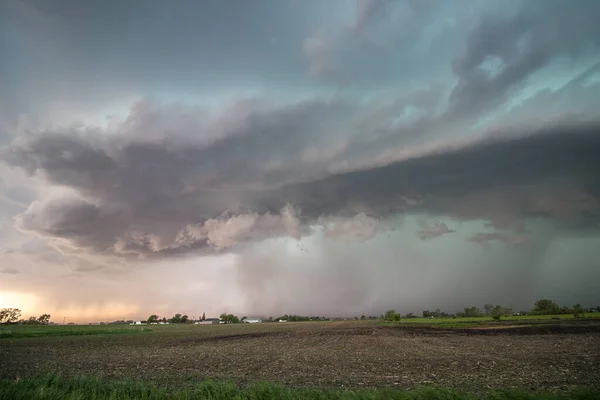 Een Zware Storm Regent Zwaar Vlakke Landbouwgrond Van Grote Vlaktes — Stockfoto