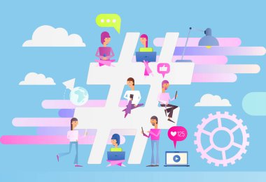 Hashtag kavramı - genç insanlar Laptop istimal ve gönderme mesajları büyük sembolü Hashtag yakınındaki ağındaki Smartphone. Vektör çizim.