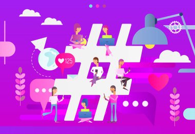 Hashtag kavramı - genç insanlar Laptop istimal ve gönderme mesajları büyük sembolü Hashtag yakınındaki ağındaki Smartphone. Vektör çizim modern düz tasarım.