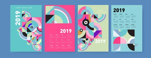 Шаблон Дизайна Календаря 2019 Года Ярким Многоугольным Фоном Иллюстрации — стоковый вектор