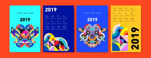 Шаблон Дизайну Календаря 2019 Року Барвистим Багатокутним Ілюстраційним Фоном — стоковий вектор
