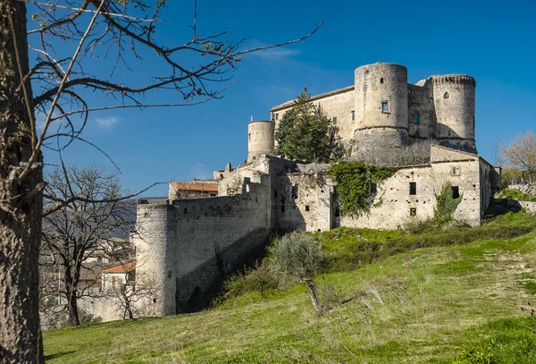 Prata Inferiore (İtalya) Kalesi ve ortaçağ köyü — Stok fotoğraf