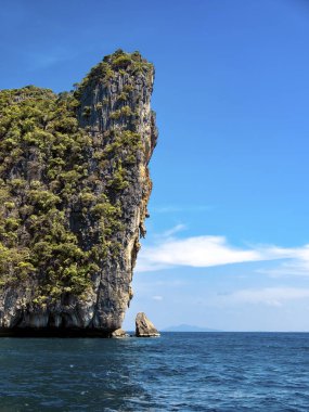 Tay deniz ve kayalar