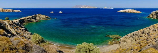 Isola di Folegandros, spiaggia di vitsentsou, grande panorama — Foto Stock