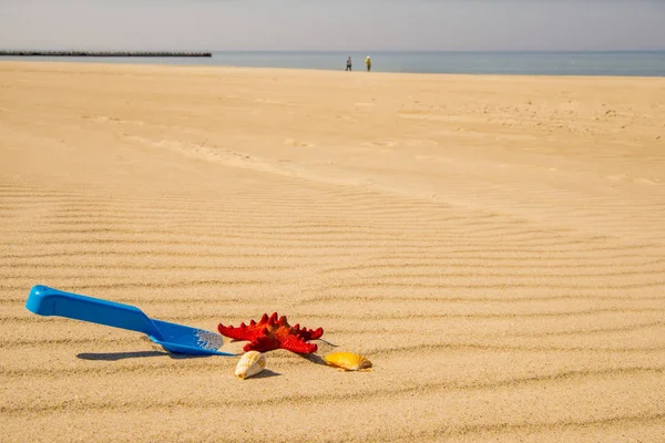 Игрушки Солнечном Пляже — стоковое фото