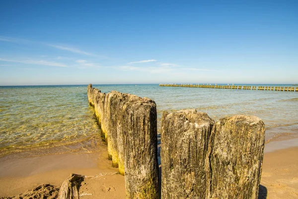 Alte Leisten Der Ostsee Mit Blauem Himmel — Stockfoto