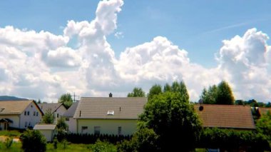 zaman atlamalı bir yaklaşan fırtına bulutları