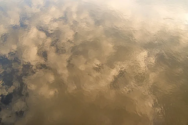 Nubes Reflejadas Agua — Foto de Stock