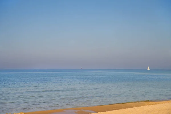 Ostseestrand Polen Mit Segelboot — Stockfoto