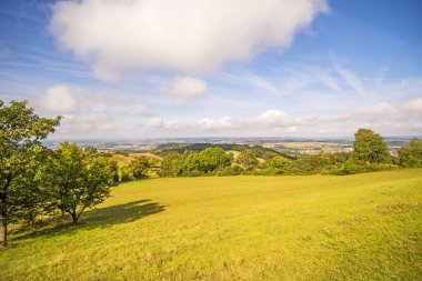 Panoramik manzaralarını sunan tepenin Güney Almanya Hohenstaufen