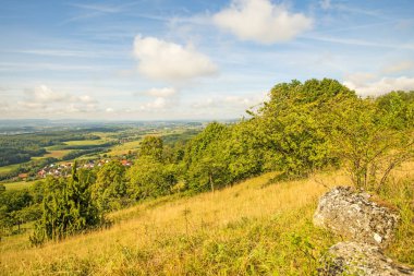 Panoramik manzaralarını sunan tepenin Güney Almanya Hohenstaufen