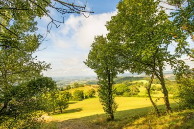 Panoramik manzaralarını sunan tepenin Güney Almanya Hohenstaufen
