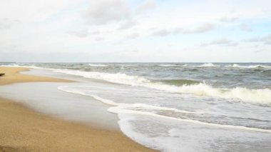 Sert hava şartları ile Baltık Denizi'nin Beach