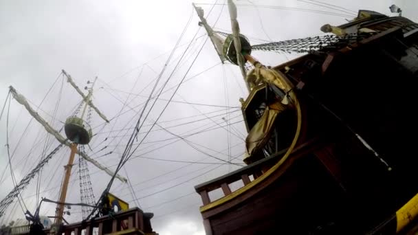 Piratenschip Een Storm Een Haven — Stockvideo