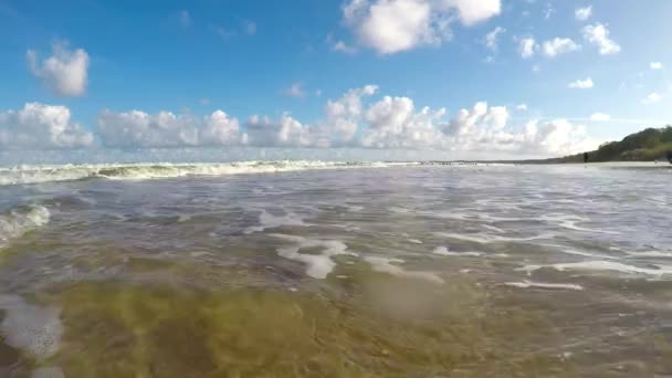 Surf Östersjön Polen Kameran Bränningen — Stockvideo