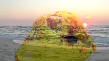 Amber deniz ve gün batımı arka planda bir dönüş tablo