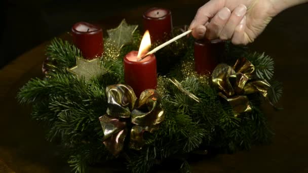 Adventskranz Mit Brennenden Kerzen — Stockvideo