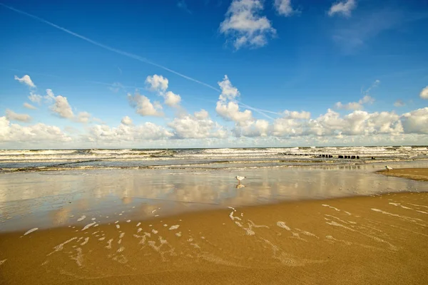 Playa Del Mar Báltico Con Cielo Azul Nubes — Foto de Stock