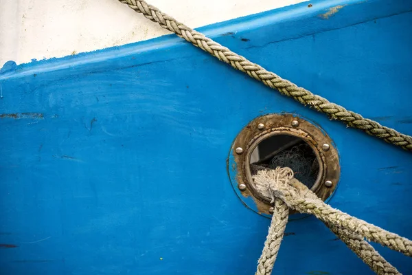 Bulwark Mooring Lines Trawler — Stock Photo, Image