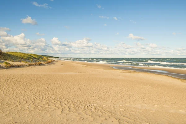 Пляж Балтийского Моря Голубым Небом Облаками — стоковое фото