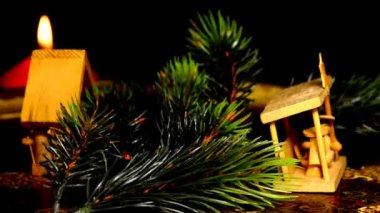 Beşik, rakamlar ve hediyeler Noel dekorasyon masa açmak