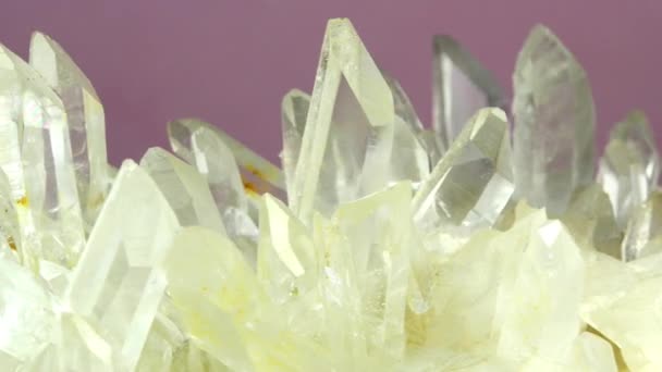 Cristal Roca Una Mesa Giratoria — Vídeos de Stock