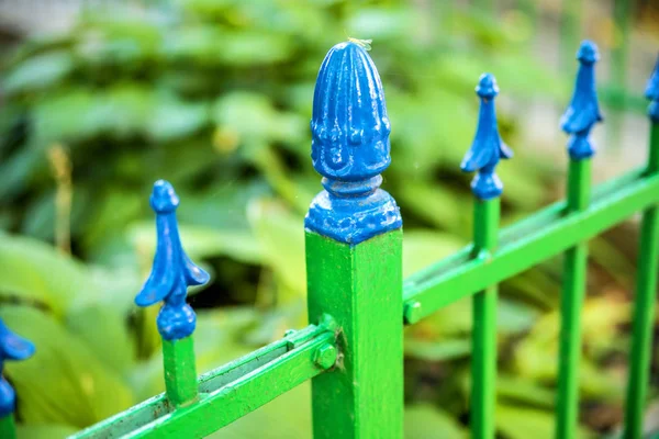 Mooie Blauwe Groene Ijzeren Hek — Stockfoto